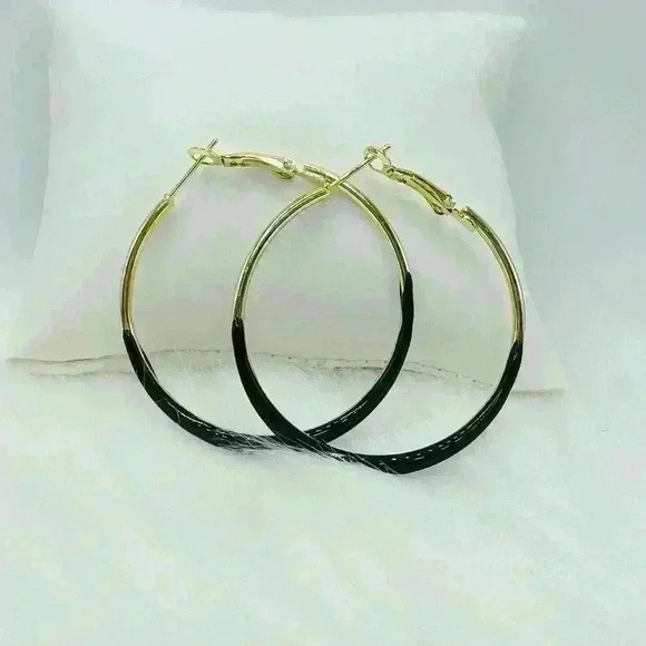 Chicque Boho 14K Gold-Plated Enamel Hoop Earrings Black dipped - Picture 3 of 6